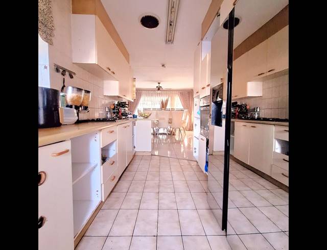 4 BEDROOM TOWNHOUSE FOR SALE IN BIRCHLEIGH